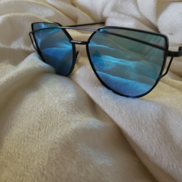 Accessories - NEW Sunglasses